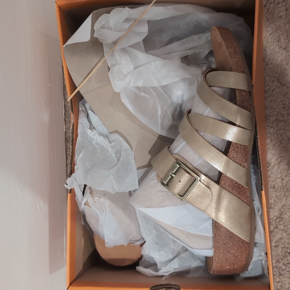 NEW Korks gold strappy sandal